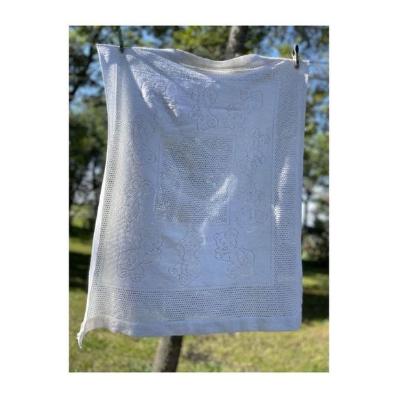 Vintage 70s Eaton’s White Knit Infant Blanket Teddy Bears 39x32” - Picture 7 of 10